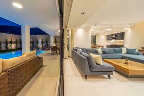 Luxury 4-bed Villa With Private Pool and Jacuzzi