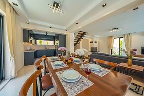 Luxury 4-bed Villa With Private Pool and Jacuzzi