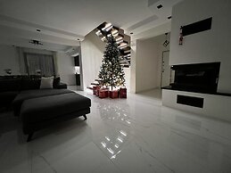 Luxury 4-bed Villa With Private Pool and Jacuzzi