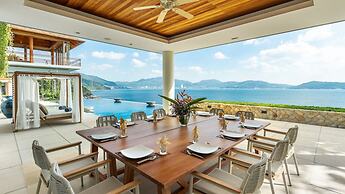 Villa Chelay - Luxury Waterfront Villa