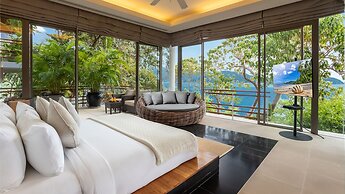 Villa Chelay - Luxury Waterfront Villa