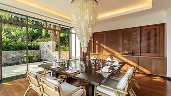 Villa Chelay - Luxury Waterfront Villa