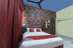 Spot On 90305 Hen Hen Hotel