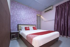 Spot On 90305 Hen Hen Hotel