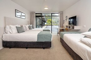 The Com Plex Motel