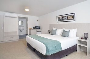 The Com Plex Motel