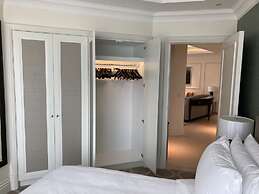 Ultimate Luxury Address Boulevard Dubai - 3 Bedrooms