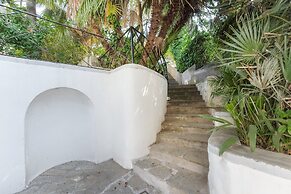 Azzurra, Capri Center