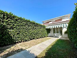 Terraced House With Private Garden