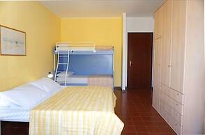 Welcoming Flat With Pool View Balcony