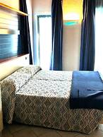 Room in Guest Room - Bright and Spacious Double-room