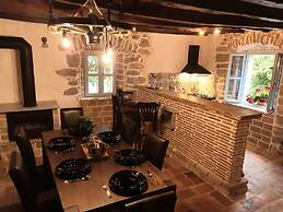 Beautiful 3-bed House in Kotli