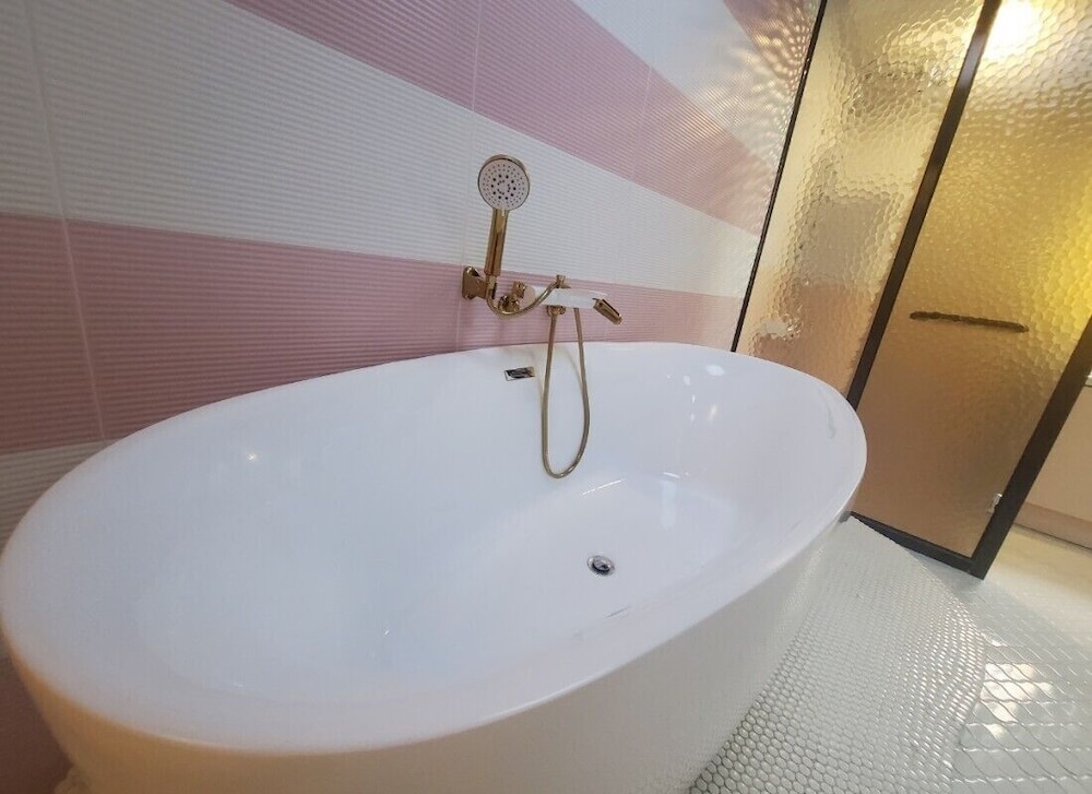 Almond Kids Hotel