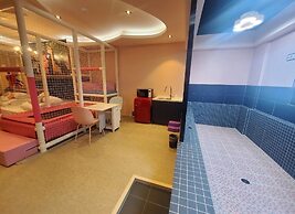 Almond Kids Hotel