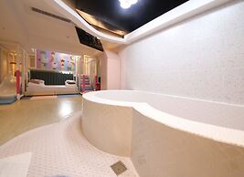 Almond Kids Hotel