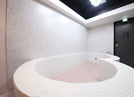 Almond Kids Hotel