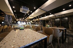 Almond Kids Hotel