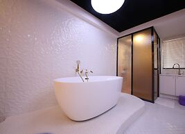 Almond Kids Hotel