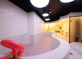 Almond Kids Hotel