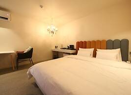 Almond Kids Hotel