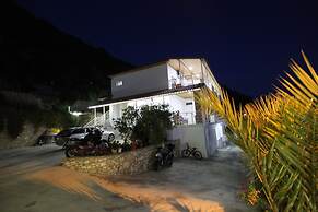 Vila Riza Veliu