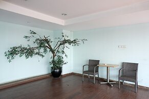 Luxurious 1BR Apartment at Belmont Residence