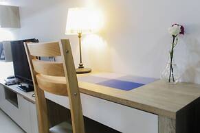Bright Studio Apartment at Springwood Residence