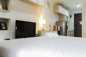 Bright Studio Apartment at Springwood Residence