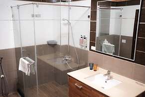 Huzi Room