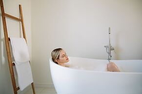 Ammothines Cycladic Suites