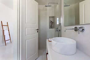 Ammothines Cycladic Suites