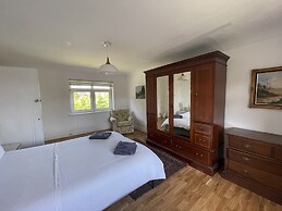Inviting 5-bed House in Eastbourne