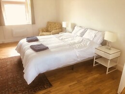 Inviting 5-bed House in Eastbourne