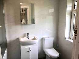Inviting 5-bed House in Eastbourne