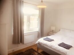 Inviting 5-bed House in Eastbourne