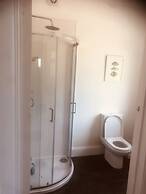 Inviting 5-bed House in Eastbourne