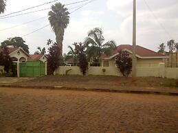 SEMUHUNGU APARTMENTS