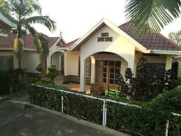 SEMUHUNGU APARTMENTS