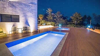 J View Hotel