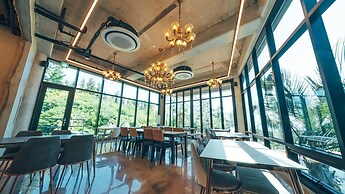 J View Hotel