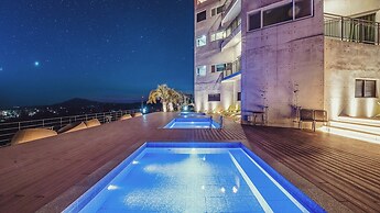 J View Hotel