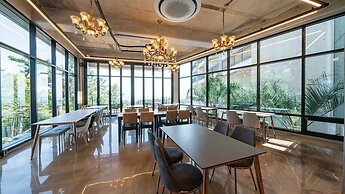 J View Hotel