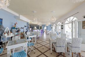 Aphrodite Beachfront Hotel