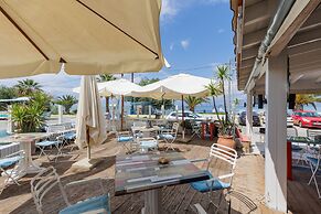Aphrodite Beachfront Hotel