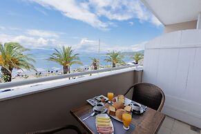 Aphrodite Beachfront Hotel