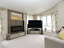 Hill View, Lilac Lodge