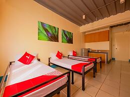 OYO 809 Crowne One Condo