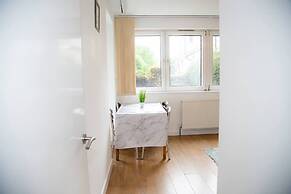Large Shoreditch, Hoxton 3-bed Garden Flat