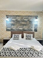 Artist Regency Hotel