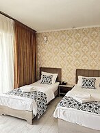Artist Regency Hotel